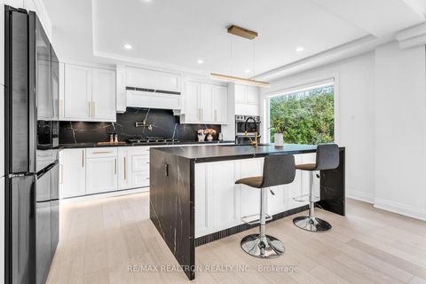 Photo 13 at 1 Rosegarden Crescent, Oak Ridges, Richmond Hill