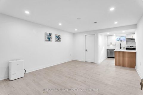 Photo 37 at 1 Rosegarden Crescent, Oak Ridges, Richmond Hill