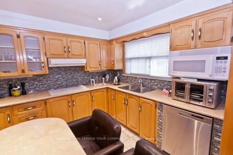 Photo 1 at 8 Stanwood Crescent, Humbermede, Toronto