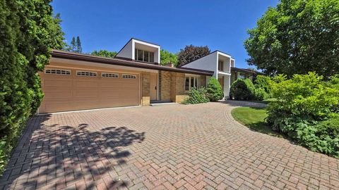 Photo 2 at 21 Banbury Road, Don Mills, Toronto