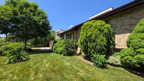 Photo 3 at 21 Banbury Road, Don Mills, Toronto