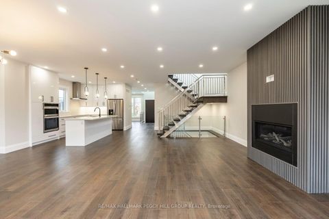 Photo 2 at 18 Bellman Avenue, Alderwood, Toronto