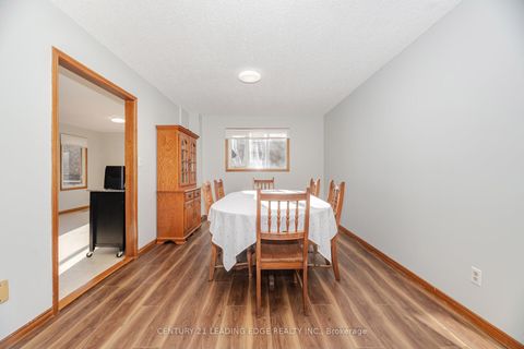 Photo 8 at 260 Old Orchard Circle, WC Wedgewood Creek, Oakville