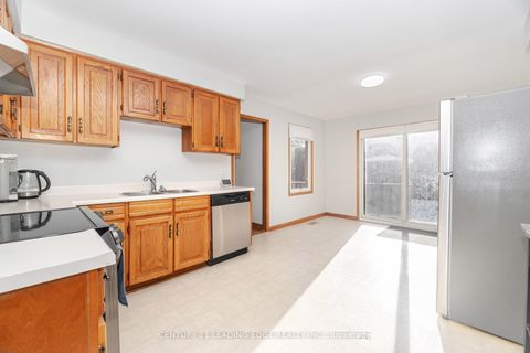 Photo 11 at 260 Old Orchard Circle, WC Wedgewood Creek, Oakville