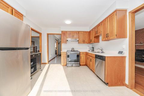 Photo 12 at 260 Old Orchard Circle, WC Wedgewood Creek, Oakville