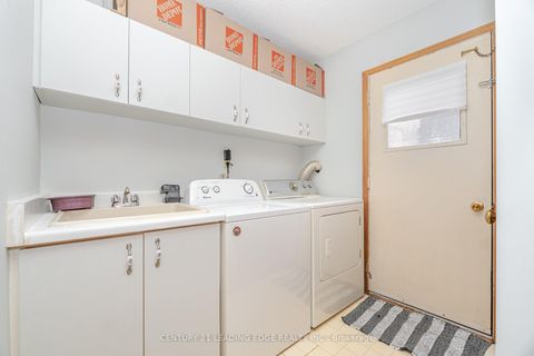 Photo 18 at 260 Old Orchard Circle, WC Wedgewood Creek, Oakville