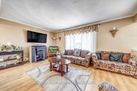Photo 5 at 9 Benlight Crescent, Woburn, Toronto