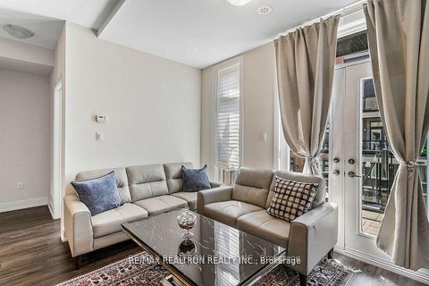 Photo 2 at 12 - 8 Sayers Lane, Oak Ridges, Richmond Hill