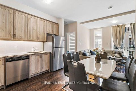 Photo 5 at 12 - 8 Sayers Lane, Oak Ridges, Richmond Hill