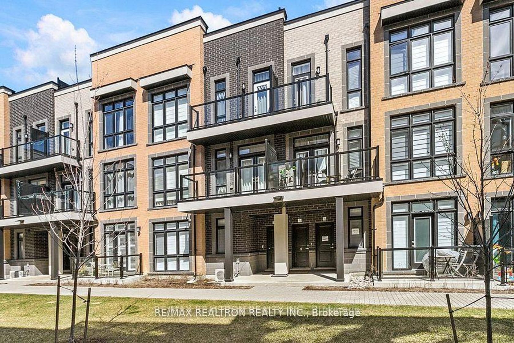 12 - 8 Sayers Lane, Oak Ridges, Richmond Hill 