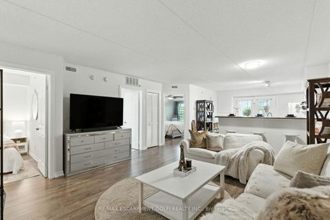 Photo 3 at 305 - 1490 Bishops Gate, GA Glen Abbey, Oakville