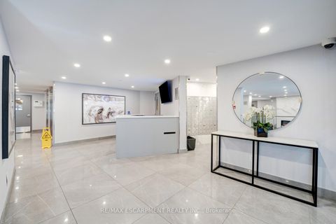 Photo 1 at 206 - 10 Edgecliff Golfway, Flemingdon Park, Toronto