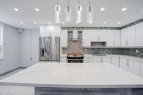 Photo 6 at 206 - 10 Edgecliff Golfway, Flemingdon Park, Toronto