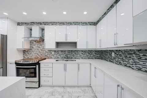 Photo 7 at 206 - 10 Edgecliff Golfway, Flemingdon Park, Toronto