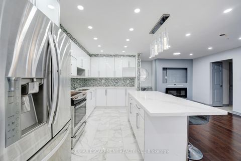 Photo 8 at 206 - 10 Edgecliff Golfway, Flemingdon Park, Toronto