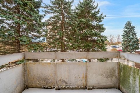 Photo 13 at 206 - 10 Edgecliff Golfway, Flemingdon Park, Toronto