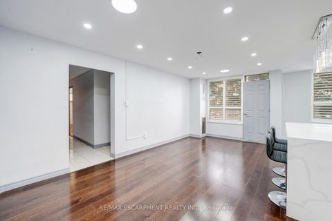 Photo 14 at 206 - 10 Edgecliff Golfway, Flemingdon Park, Toronto