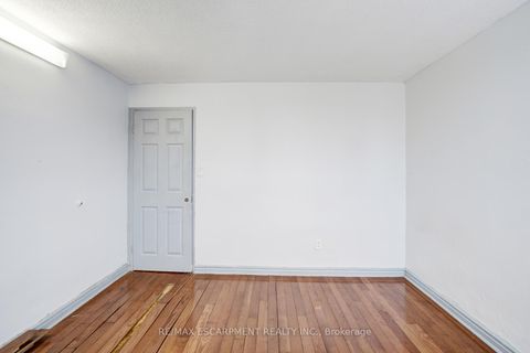 Photo 22 at 206 - 10 Edgecliff Golfway, Flemingdon Park, Toronto