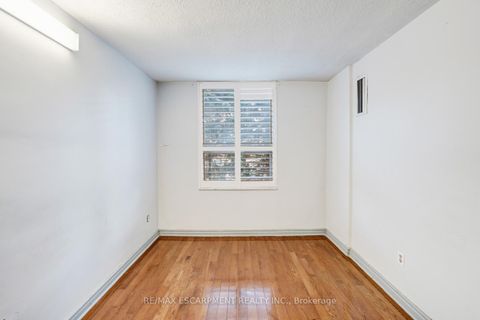 Photo 23 at 206 - 10 Edgecliff Golfway, Flemingdon Park, Toronto