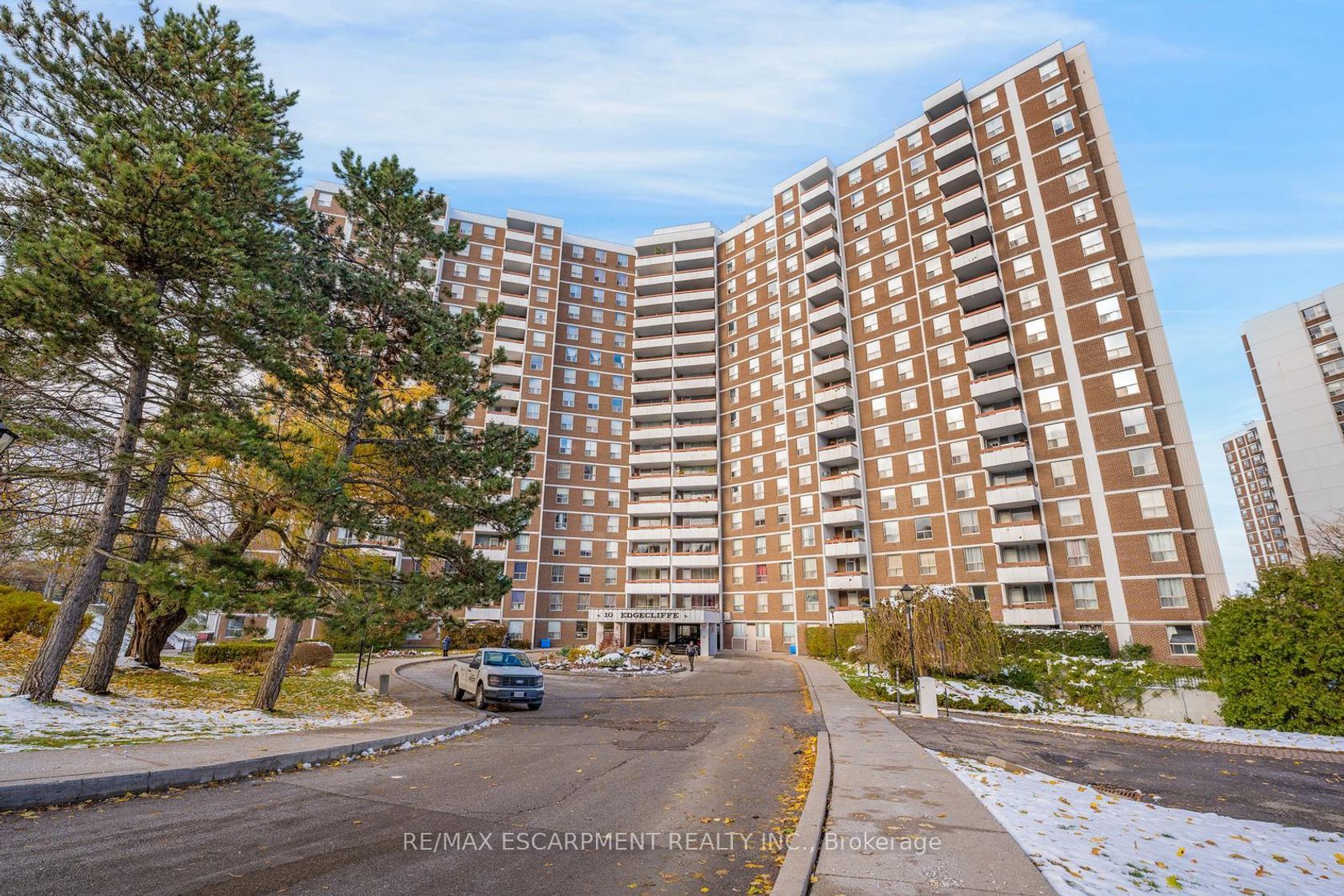 206 - 10 Edgecliff Golfway, Flemingdon Park, Toronto 