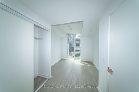 Photo 8 at 814 - 33 Helendale Avenue, Eglinton, Toronto