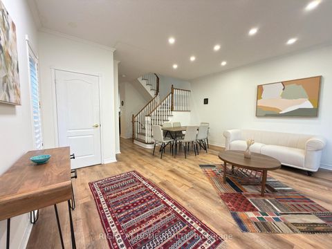 Photo 6 at 3 Bellagio Crescent, Patterson, Vaughan