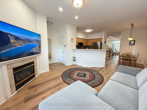 Photo 11 at 3 Bellagio Crescent, Patterson, Vaughan