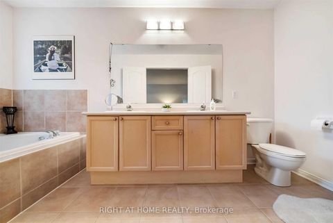 Photo 22 at 3 Bellagio Crescent, Patterson, Vaughan