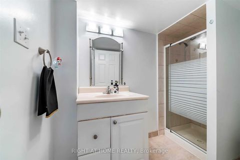 Photo 23 at 3 Bellagio Crescent, Patterson, Vaughan