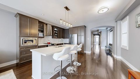 Photo 10 at 18 Bristlewood Crescent, Patterson, Vaughan