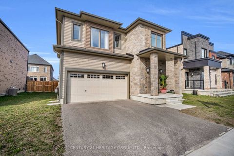 Photo 1 at 13 Mabern Street, Holly, Barrie