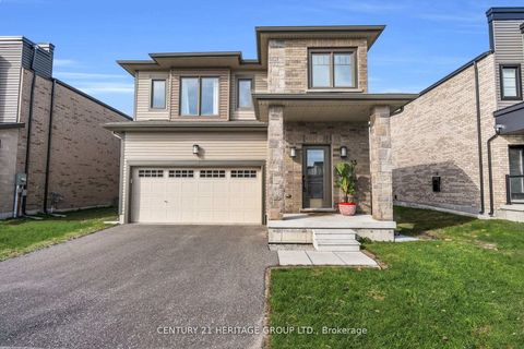 Photo 2 at 13 Mabern Street, Holly, Barrie