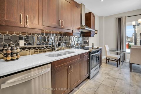 Photo 16 at 13 Mabern Street, Holly, Barrie