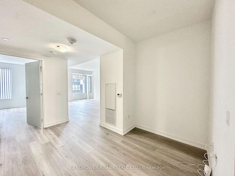 Photo 3 at 605 - 158 Front Street E, Waterfront Communities C8, Toronto