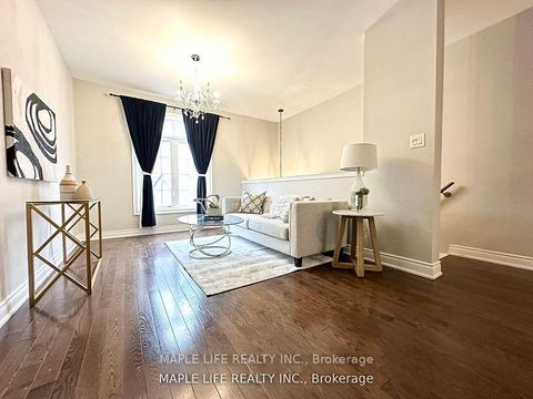 Photo 2 at 5 Hayes Lane, Willowdale East, Toronto