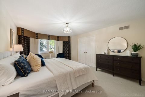 Photo 23 at 287 Dunview Avenue, Willowdale East, Toronto