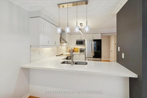 Photo 12 at 6 Summit Drive, Vellore Village, Vaughan