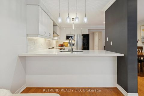 Photo 13 at 6 Summit Drive, Vellore Village, Vaughan