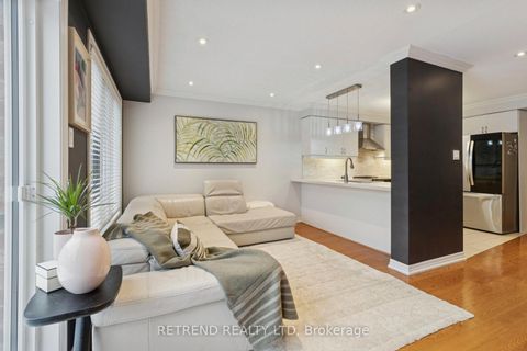 Photo 15 at 6 Summit Drive, Vellore Village, Vaughan