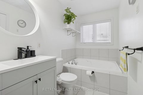 Photo 24 at 6 Summit Drive, Vellore Village, Vaughan