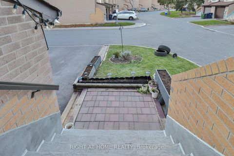 Photo 5 at 255 - 55 Collinsgrove Road, West Hill, Toronto