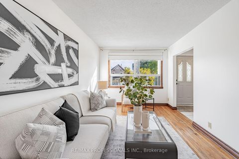 Photo 4 at 54 Holmesdale Crescent, Fairbank, Toronto