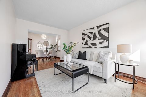 Photo 6 at 54 Holmesdale Crescent, Fairbank, Toronto