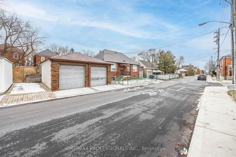 Photo 4 at 560 Atlas Avenue, Oakwood Village, Toronto