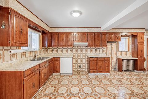 Photo 11 at 560 Atlas Avenue, Oakwood Village, Toronto