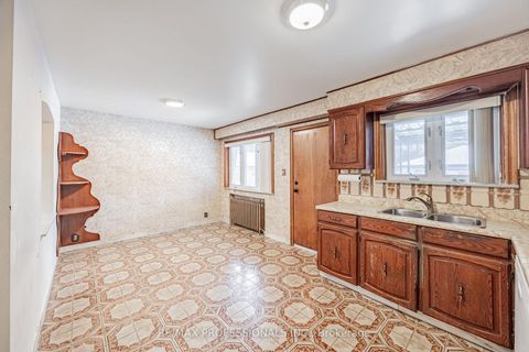 Photo 13 at 560 Atlas Avenue, Oakwood Village, Toronto