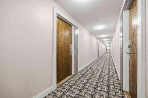 Photo 4 at 525 - 99 Eagle Rock Way, Rural Vaughan, Vaughan