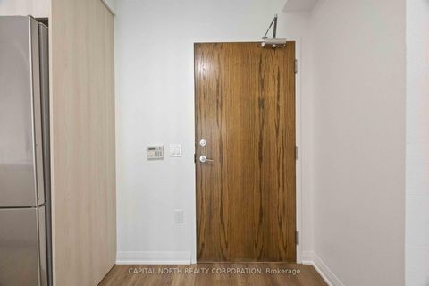 Photo 5 at 525 - 99 Eagle Rock Way, Rural Vaughan, Vaughan