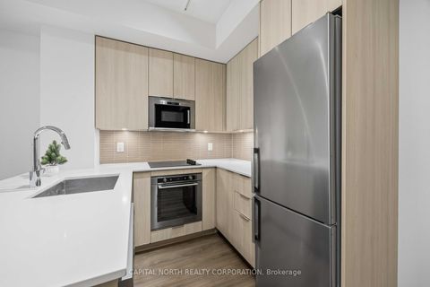 Photo 8 at 525 - 99 Eagle Rock Way, Rural Vaughan, Vaughan