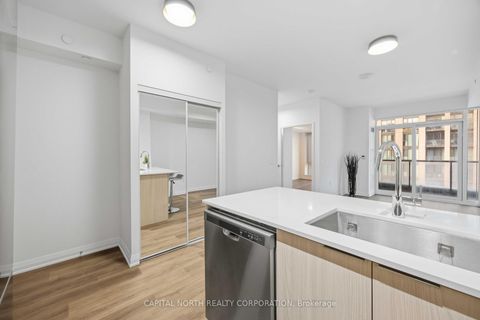 Photo 9 at 525 - 99 Eagle Rock Way, Rural Vaughan, Vaughan